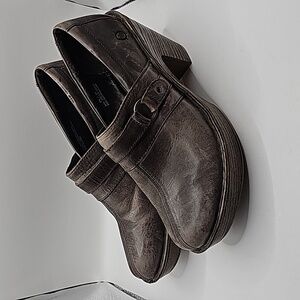 Born tan leather minimalist Haddon slip on chunky heel booties women’s size 9.5